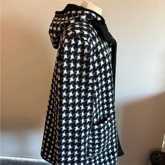 Susan Graver Black and White Houndstooth Reversible Jacket - Picture 3 of 5